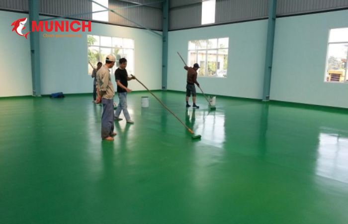 Thực hiện lăn sơn Epoxy