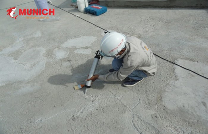 Xử lý bề mặt sàn trước khi thi công