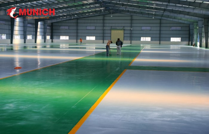 Thi công với sơn epoxy hệ tự san